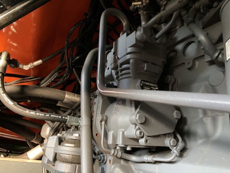 Die Druckluft-Bremsanlage wird von dem vorhandenen Kompressor mit Druckluft versorgt. 